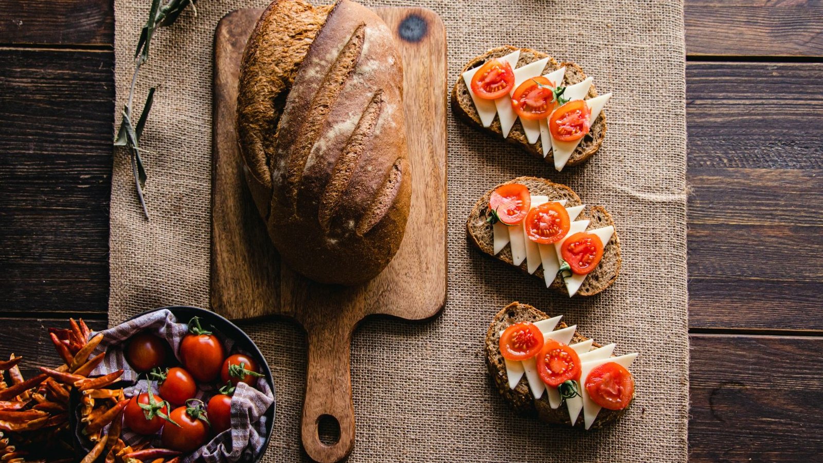 Handkäse mit Musik - hessische Käse-Spezialität mit Bauernbrot
